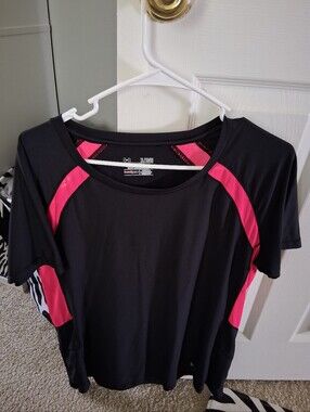 Women's Under Armour t-shirt